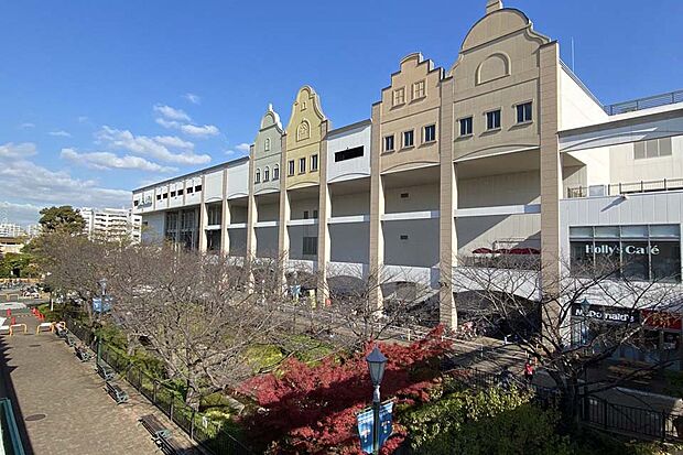 グンゼタウンセンターつかしん（約1,600m）