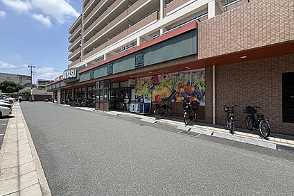 マルヤス 吹田店 350m(徒歩5分)