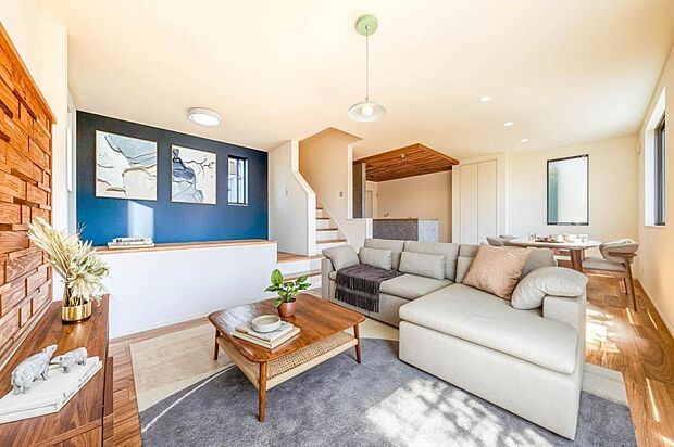 2号棟リビングダイニング|リビングDENは家族と程よい距離を保ちながら仕事や勉強、趣味の時間が保てます。※家具はイメージです