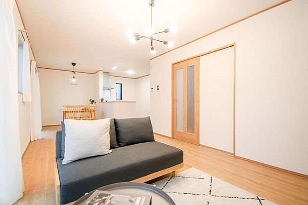 LDK|木目調のフローリングがお部屋に温かみを与えてくれます。