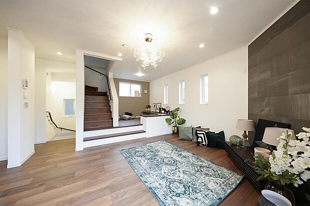 【【スペースの有効活用】 】リビングの一角に小上がりのスペースを設け、読書や子供の勉強にテレワークスペースとして利用できます(建物プラン例。建物価格/2180万円 建物面積/98.94m2)