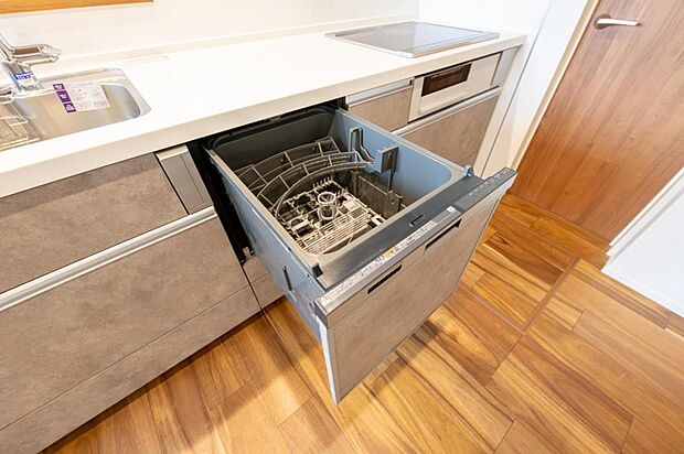 【3期キッチン】3期キッチン/ビルトイン食器洗浄乾燥機/手洗いの手間と時間をセーブできるので、食後にゆったりとした時間を過ごしたり、あなたの「ゆとり」を増やします。