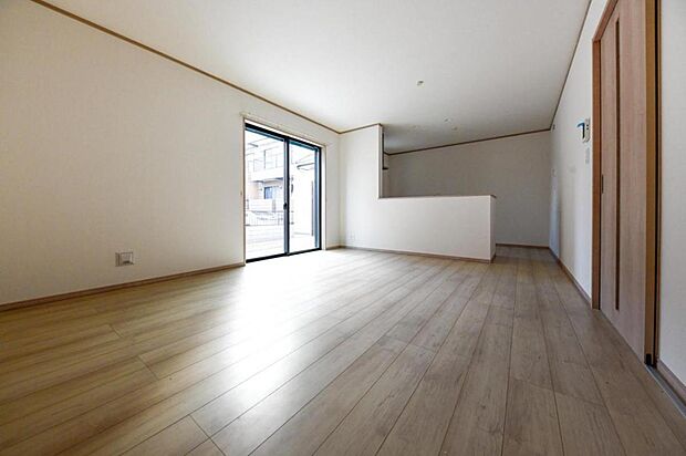 【LDK】B号棟／大きな掃き出し窓から爽やかな風と光が舞い込むLDK