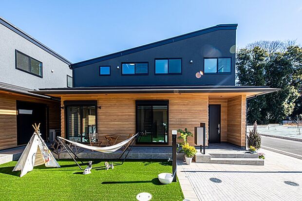 【建物プラン例 (外観写真)】【施工例住協建設】駐車スペース2台以上欲しい、庭が欲しい、ウッドデッキが欲しい等々、ご希望をお聞かせください♪