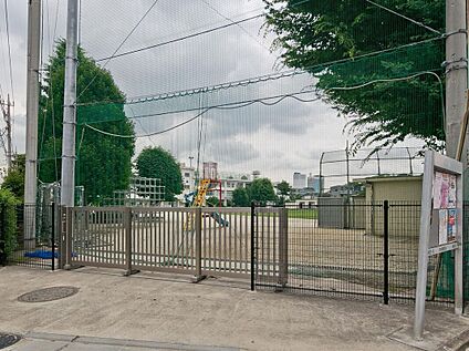 練馬区立中村小学校 330m