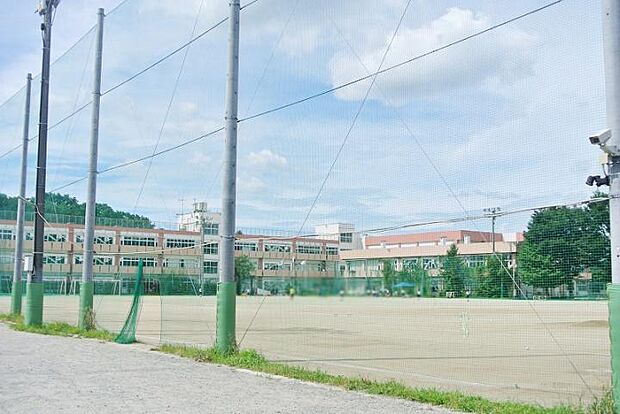 新座中学校（約2,800m・徒歩35分）