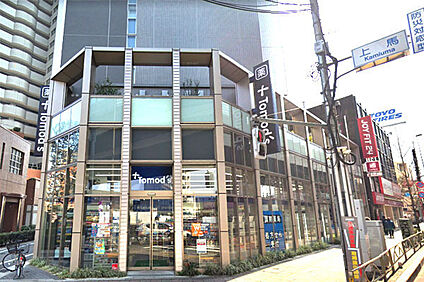 トモズ上馬店 約350m