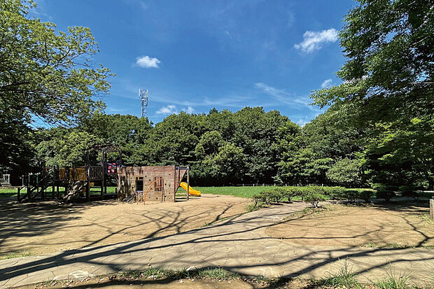 鎌ヶ谷市政記念公園（現地より徒歩13分）