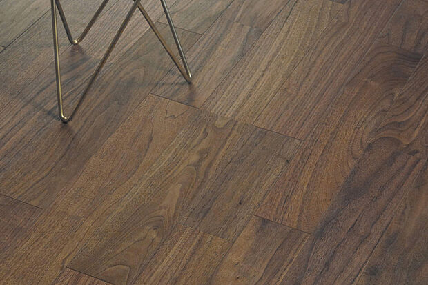 【【銘樹モクトーン】】古くから愛されてきた銘木を選りすぐった「銘樹」。天然木の豊かな表情と質感が美しいフロア。塗装に抗ウイルス・抗菌機能を付与することで安心・安全をプラスしました。※号棟により採用状況が異なります。