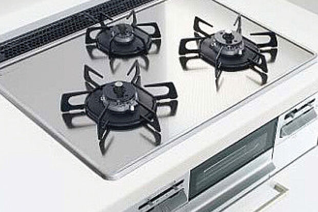 【【ガラストップコンロ】】強化ガラスの天板は透明感が美しく、耐久性・耐熱性に優れています。焦げ付きが起こりにくく、撥水性が高いため、汚れの拭き取りがしやすい仕様です。