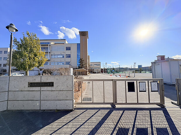 【草加市立西町小学校】（約240m）