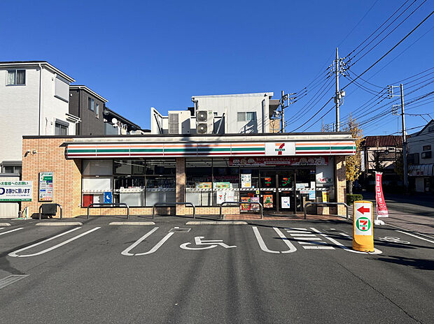 セブンイレブン（約590m）