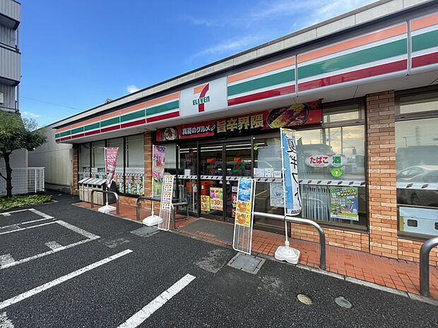 セブンイレブン足立伊興小西店（約300m）