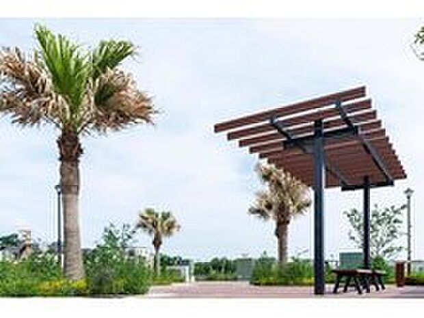 【街並み】街の中心にある、緑の潤いに包まれる公園。パーゴラやベンチなどを配し、居住者が自然と集まりたくなる場を提供します。
現地（2021年6月）撮影