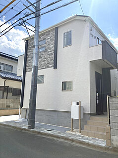 北道路側から見る外観。便利な宅配ボックス。ダイヤル付きでセキ