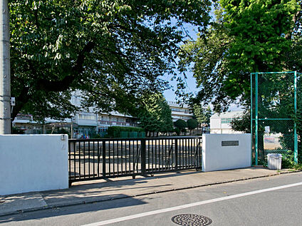 東久留米市立南中学校 890m
