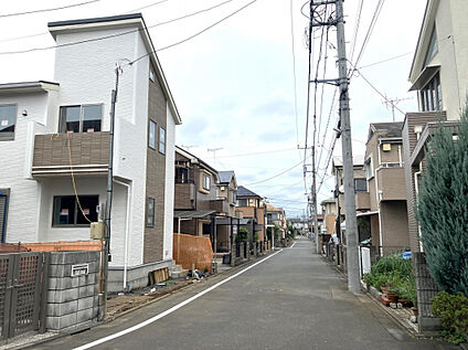 南側道路から見た全面道路と現地写真（2026年9月13日撮影
