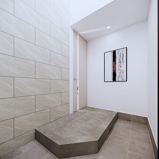 【玄関】吹き抜けがもたらす開放感とタイル張りが映える、住まいの対一印象を格上げする玄関空間です。