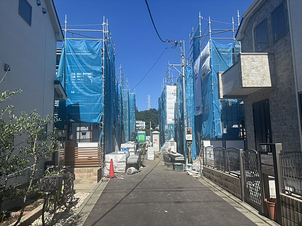 前面道路　接道状況は南側幅員4.0mの私道になります。