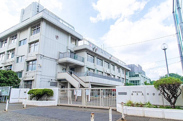 世田谷区立喜多見中学校（約532m）