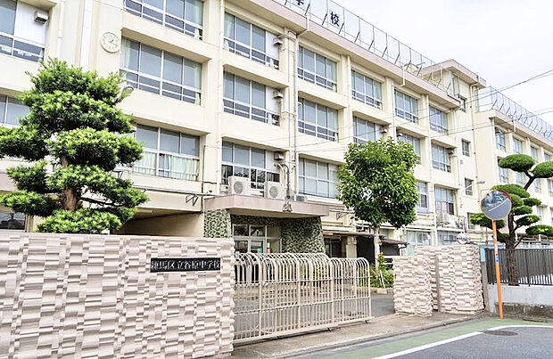 練馬区立谷原中学校（約711m）