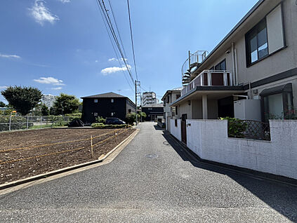 【西側前面道路】幅員約4.0mの私道になります。