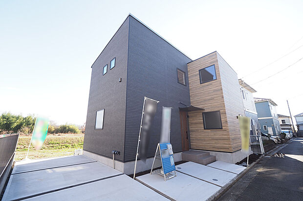 【駐車場】カースペース2台駐車可能