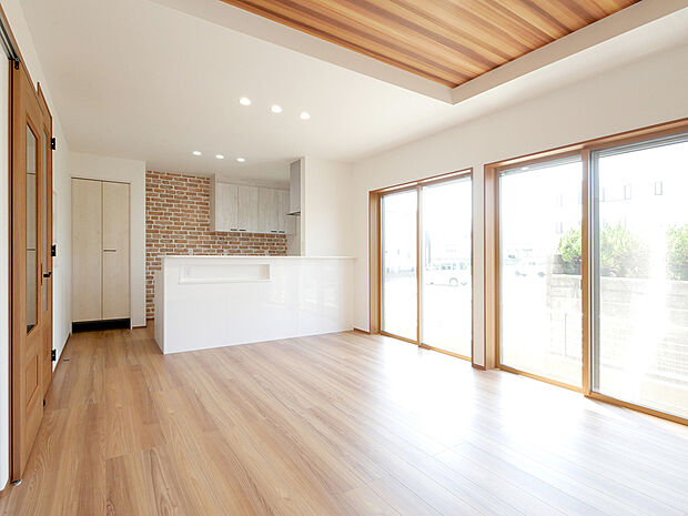 【3荒井町御旅】クリエイト施工例。見学可能な建売モデルございます!はじめての見学予約でアマゾンギフトカード3000円分プレゼント!ご利用ください!TEL:0120-31-88