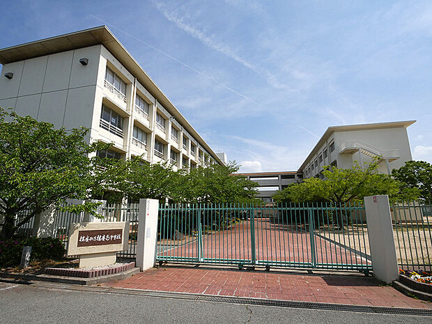 播磨南中学校(約1,100m)