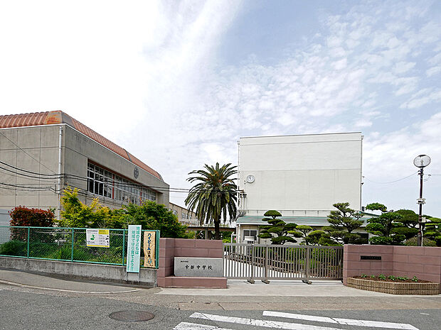 中部中学校(約1,600m)