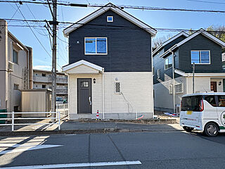 【グランディア久保沢】駐車2台可　3LDKと固定式階段グルニエの家 外観