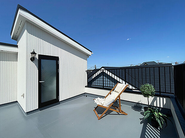 ［施工例］ルーフバルコニー
広々使える約6帖のルーフバルコニー！ガーデニングやお家キャンプにピッタリな空間です。