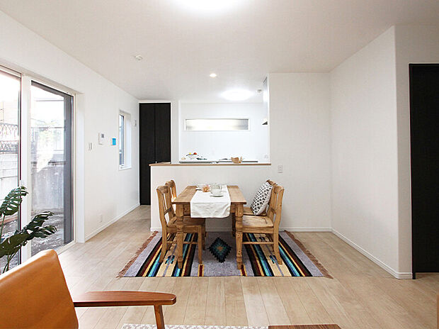 【[施工例]LDK】木目がナチュラルな心地よい空間。