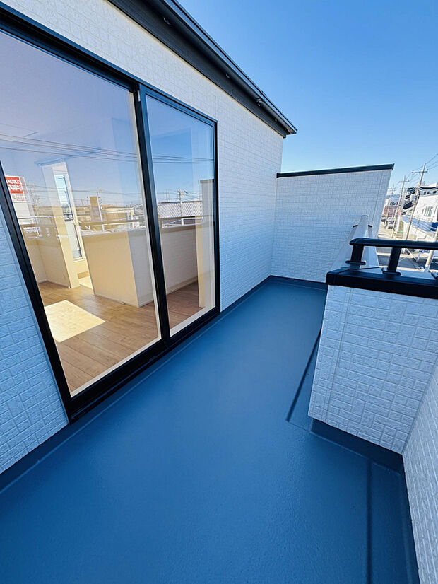 【【1号棟:3階北側バルコニー】】3階洋室から出入りできる北側バルコニー