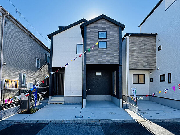 【【2号棟:外観】】住宅性能評価Wで（設計＋建設）取得。税制優遇の長期優良住宅・耐震等級3（最高級）＋制震ダンパー搭載で地震対策を強化した安心の住まいです。