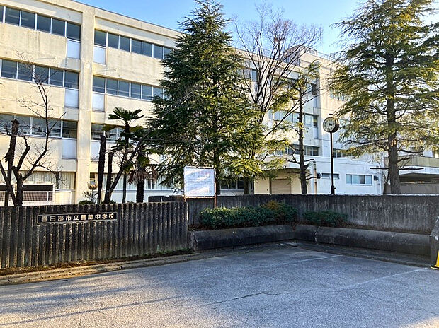 葛飾中学校（約1,800m）