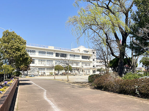 吹上中学校（約550m）