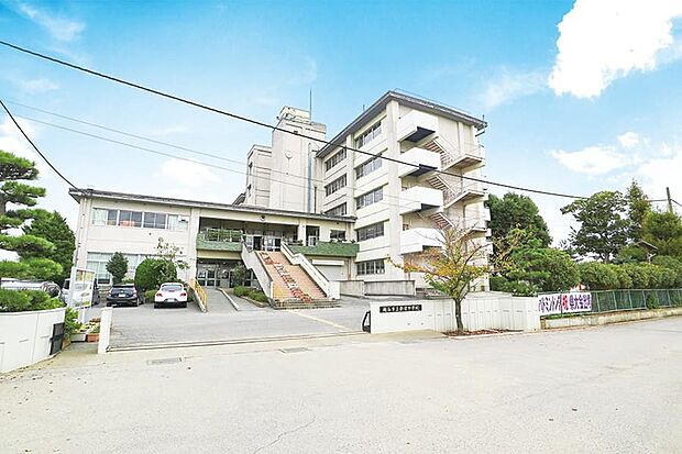 越谷市立新栄中学校