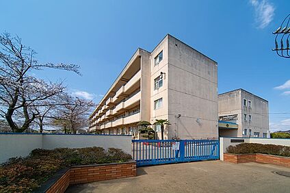 久喜市立青毛小学校（現地より徒歩5分） 約380m