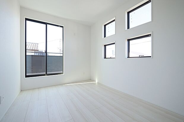 すべてのお部屋にクローゼット収納が備わる快適間取り