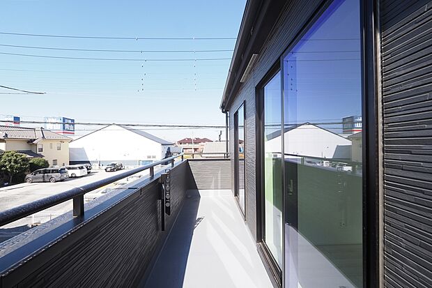 【バルコニー】陽当たり良好＆開放感のあるバルコニー