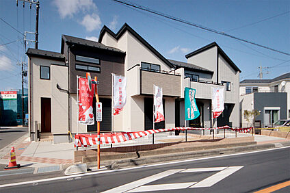 土曜・日曜・祝日は現地販売会を開催しております。