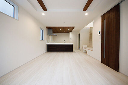 折上天井を採用した開放感あるリビング