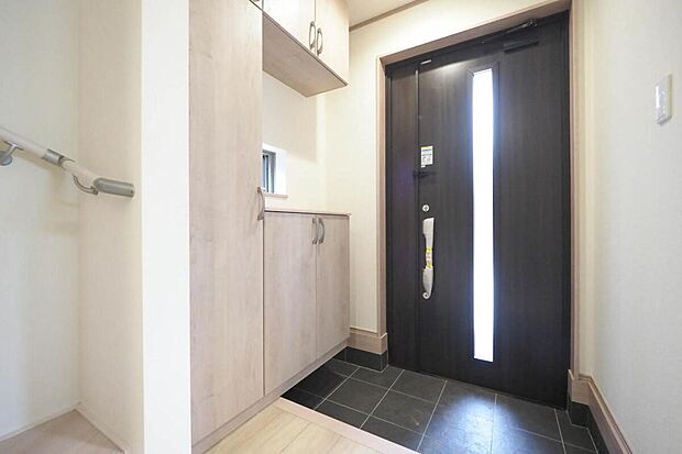 【玄関】シューズボックス付きの玄関