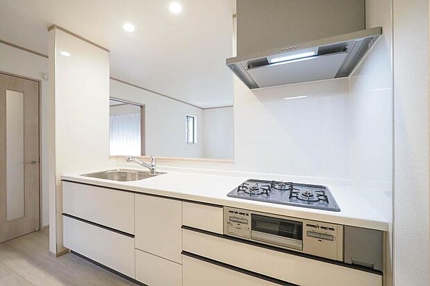 【システムキッチン】家族と会話しながら料理が楽しめる対面キッチン