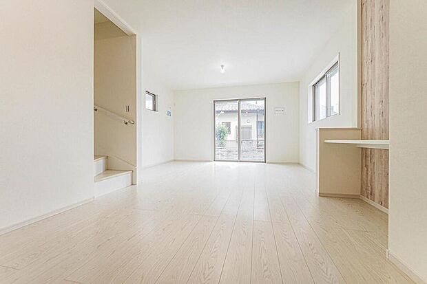 【LDK】主採光面が南東側のため、午前中から明るい光が差し込みます。