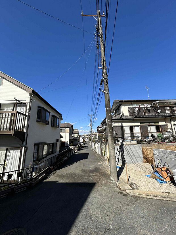 前面道路前面道路は4.5mの公道になります。駐車の苦手な方でも困りません♪　