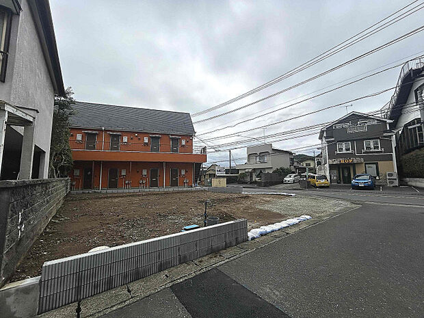 小田急小田原線「鶴巻温泉」駅まで徒歩13分の立地買い物施設も徒歩圏内で生活のしやすい住環境です♪
