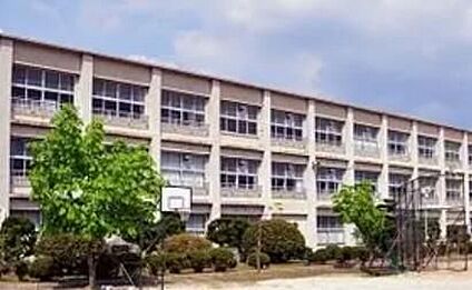連尺小学校 690ｍ(徒歩9分)
