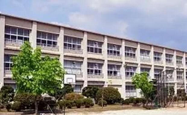 連尺小学校(約690m)